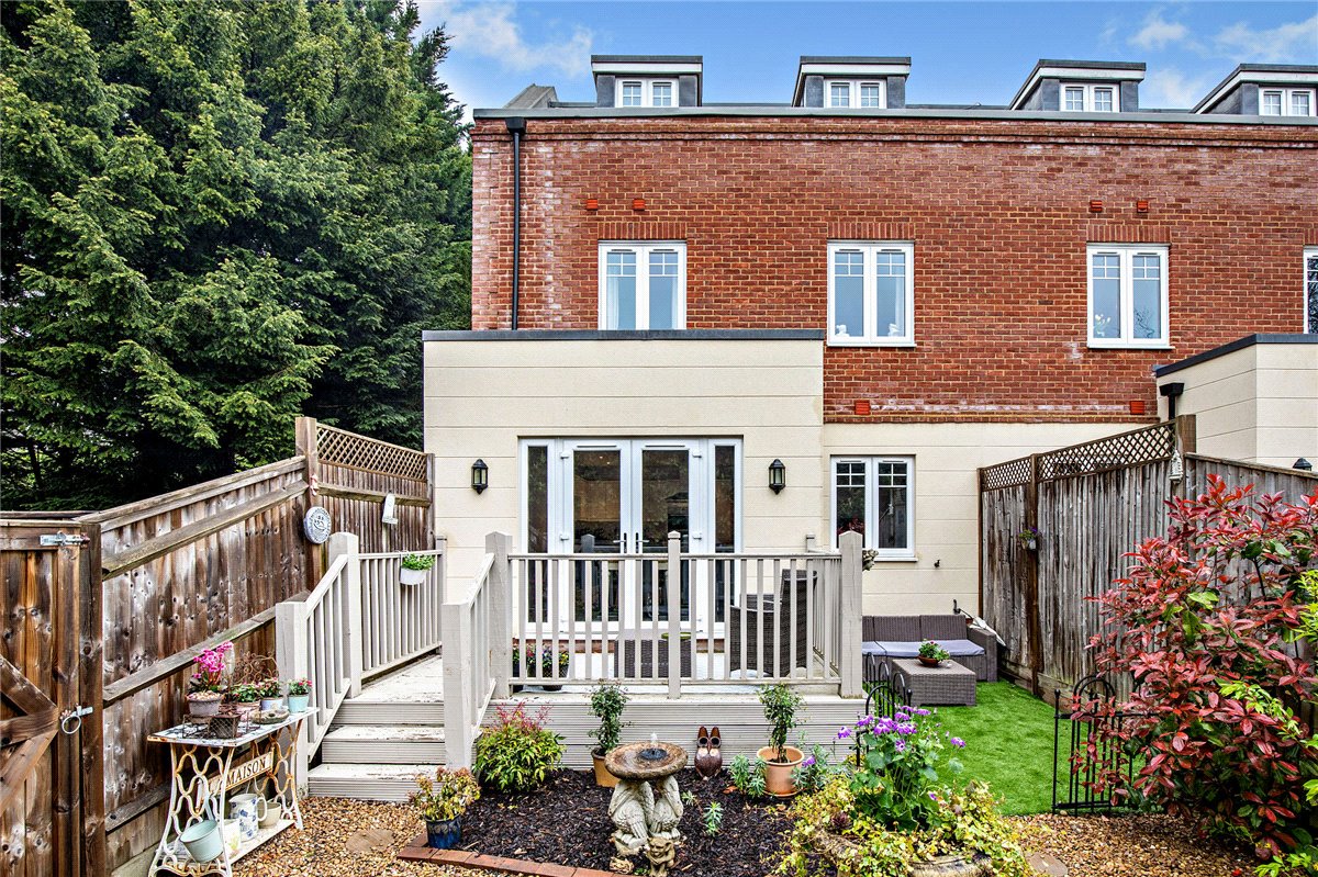 5 bedroom house, The Dolmans, Shaw RG14 - Available