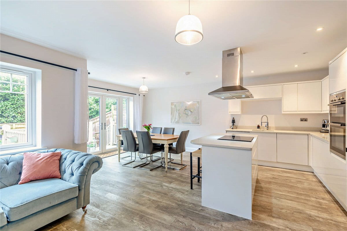 5 bedroom house, The Dolmans, Shaw RG14 - Available