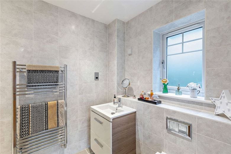 5 bedroom house, The Dolmans, Shaw RG14 - Available