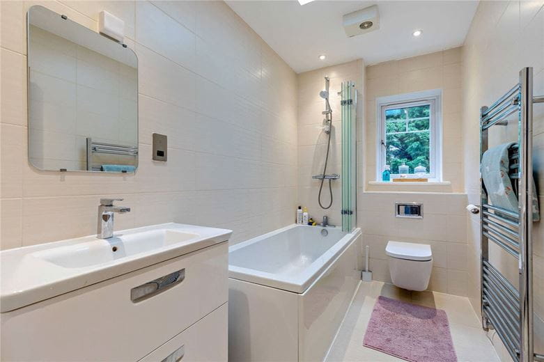 5 bedroom house, The Dolmans, Shaw RG14 - Available