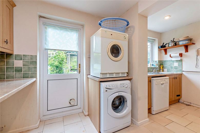 3 bedroom house, Harwood Rise, Woolton Hill RG20 - Sold STC