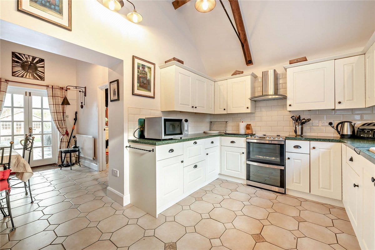 4 bedroom house, Hambridge Lane, Newbury RG14 - Available