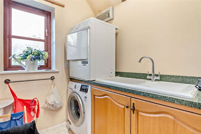 4 bedroom house, Hambridge Lane, Newbury RG14 - Available