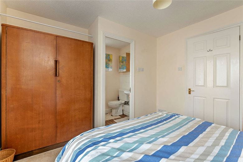 3 bedroom house, Horseshoe End, Newbury RG14 - Available