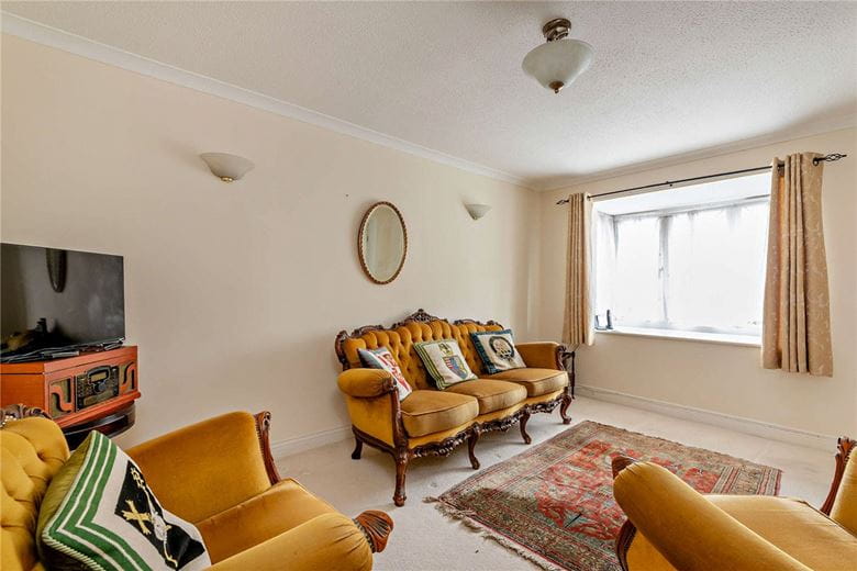 3 bedroom house, Horseshoe End, Newbury RG14 - Available