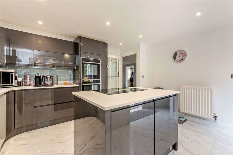 5 bedroom house, Haysoms Drive, Greenham RG19 - Sold STC