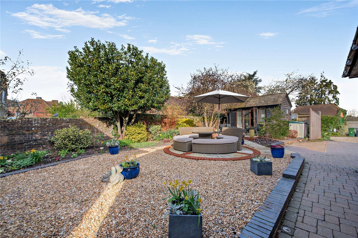 4 bedroom house, George Street, Kingsclere RG20 - Available