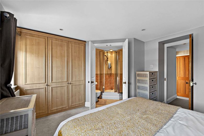 4 bedroom house, George Street, Kingsclere RG20 - Available