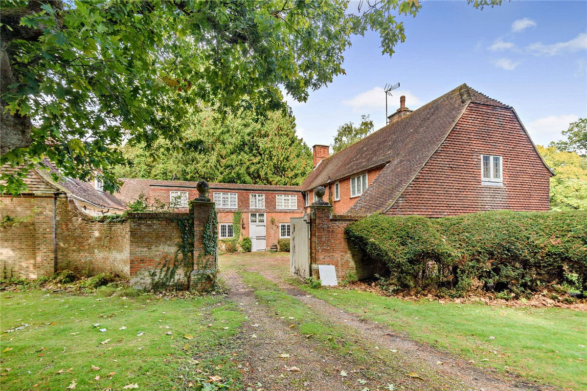 6 bedroom house, Burys Bank Road, Greenham RG19 - Available