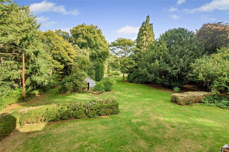 6 bedroom house, Burys Bank Road, Greenham RG19 - Available