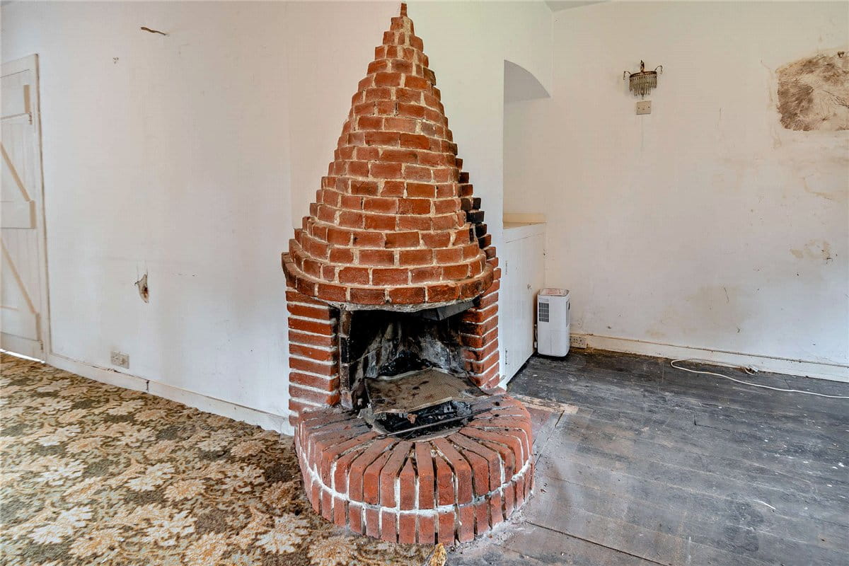 6 bedroom house, Burys Bank Road, Greenham RG19 - Available