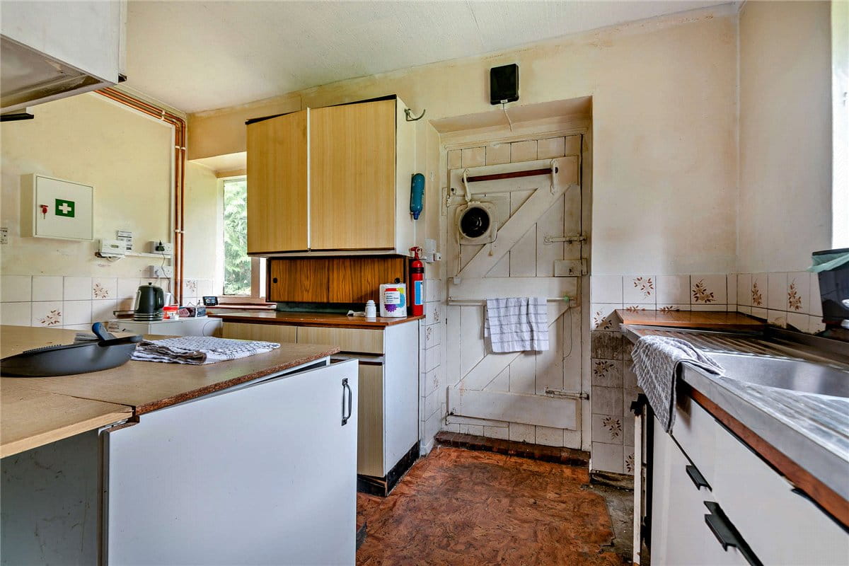 6 bedroom house, Burys Bank Road, Greenham RG19 - Available