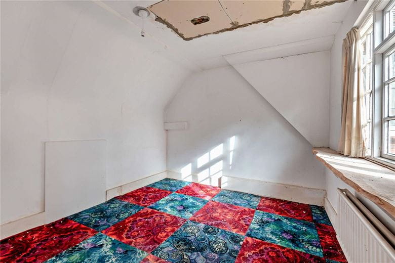 6 bedroom house, Burys Bank Road, Greenham RG19 - Available