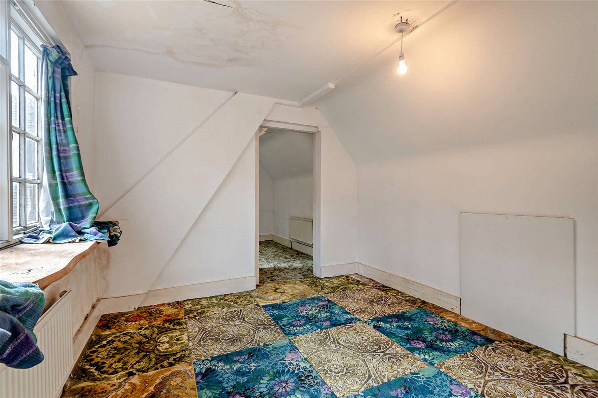 6 bedroom house, Burys Bank Road, Greenham RG19 - Available