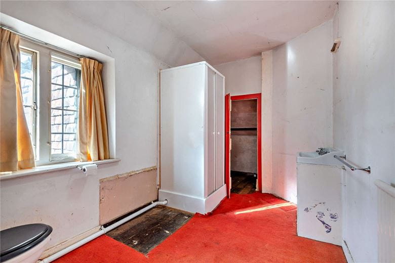 6 bedroom house, Burys Bank Road, Greenham RG19 - Available