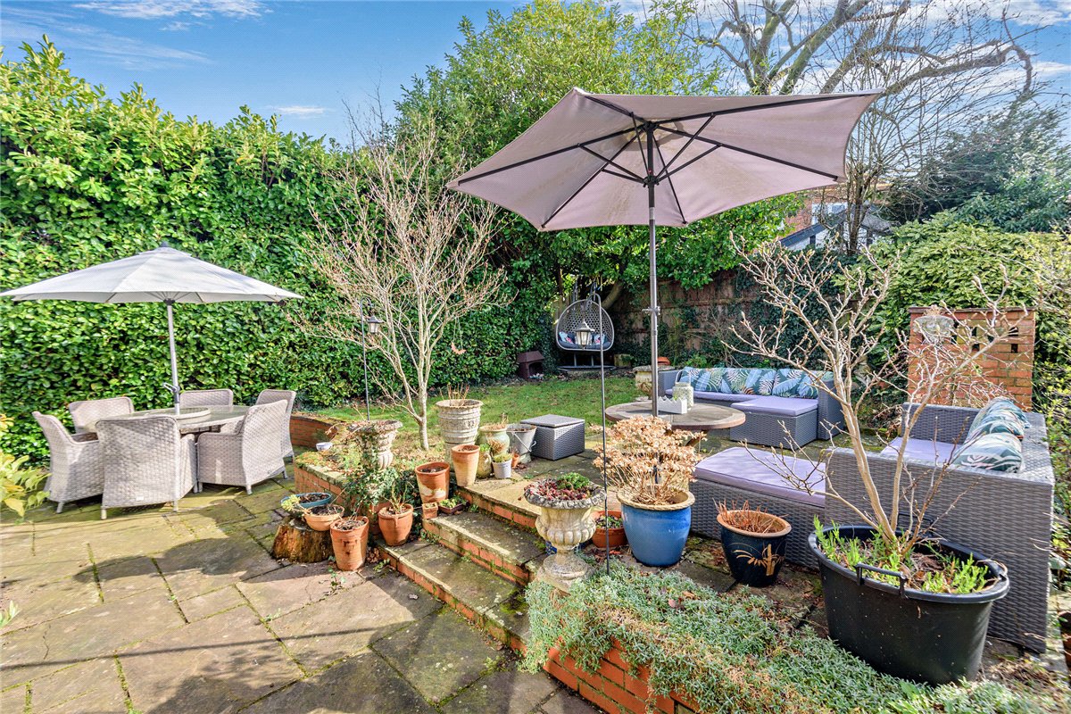 4 bedroom house, Broadlayings, Woolton Hill RG20 - Sold STC