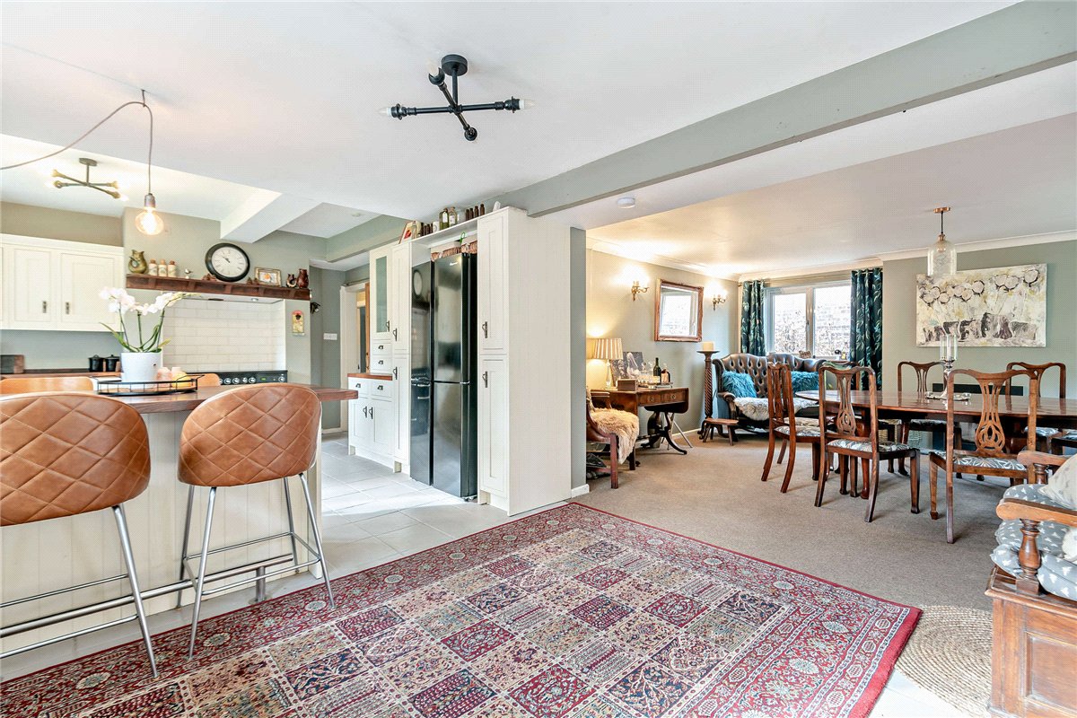 4 bedroom house, Broadlayings, Woolton Hill RG20 - Sold STC