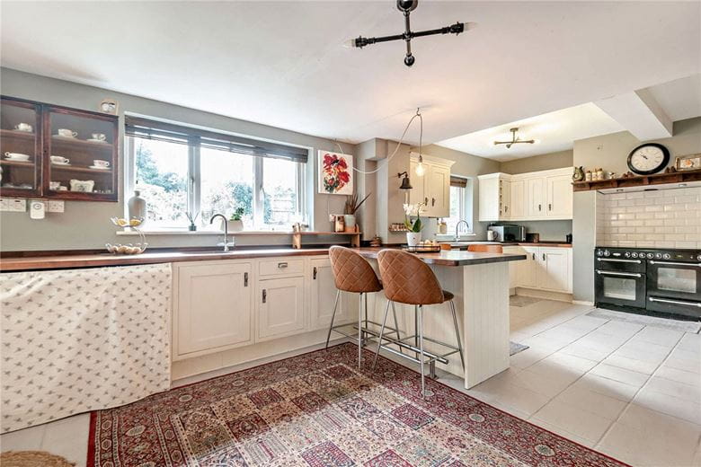 4 bedroom house, Broadlayings, Woolton Hill RG20 - Sold STC