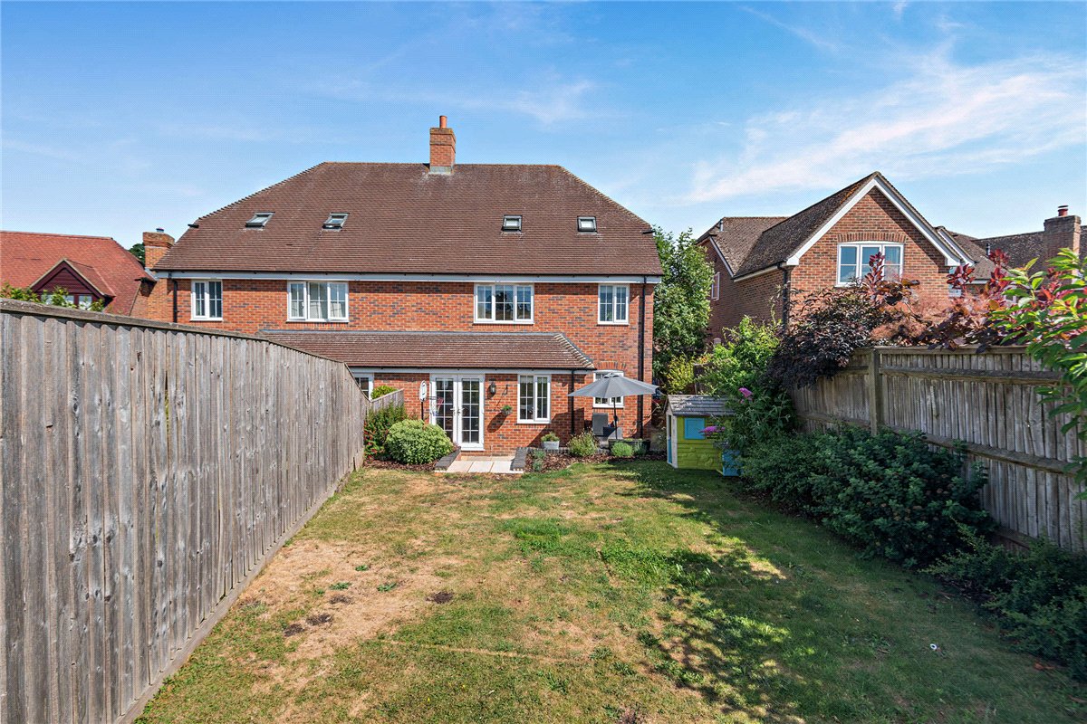 4 bedroom house, Folly Court, Cold Ash RG18 - Available