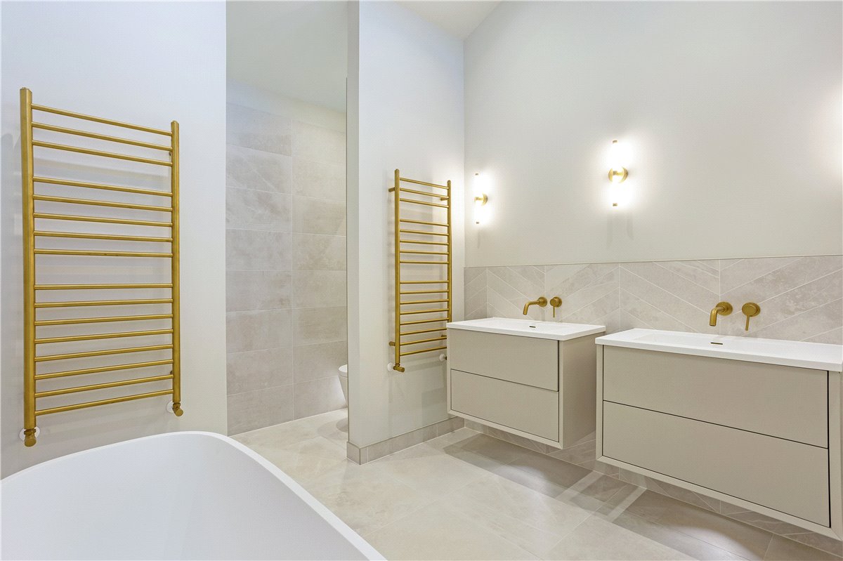 4 bedroom house, Speen Lane, Newbury RG14 - Available