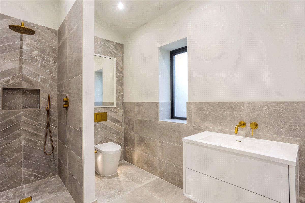 4 bedroom house, Speen Lane, Newbury RG14 - Available