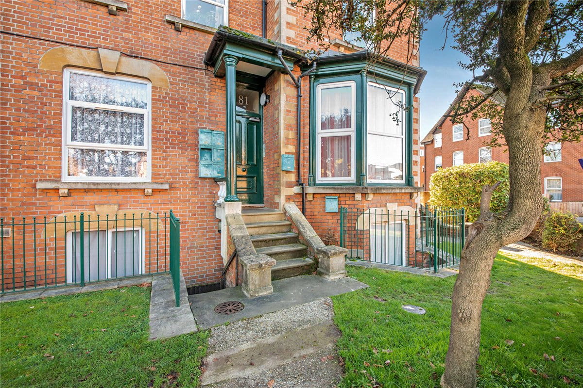 1 bedroom flat, London Road, Newbury RG14 - Sold STC