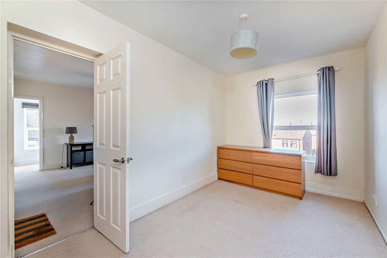 1 bedroom flat, London Road, Newbury RG14 - Sold STC
