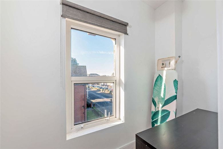 1 bedroom flat, London Road, Newbury RG14 - Sold STC