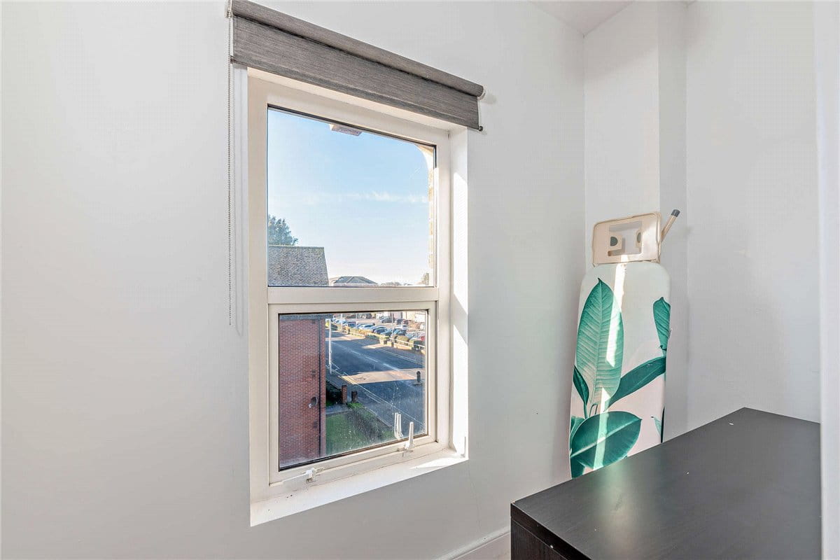 1 bedroom flat, London Road, Newbury RG14 - Sold STC