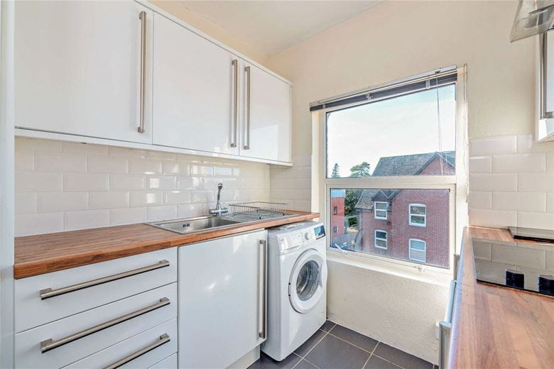 1 bedroom flat, London Road, Newbury RG14 - Sold STC