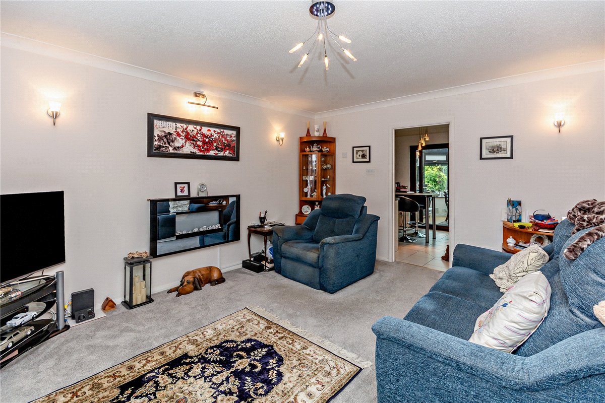 3 bedroom house, Billington Way, Thatcham RG18 - Sold STC