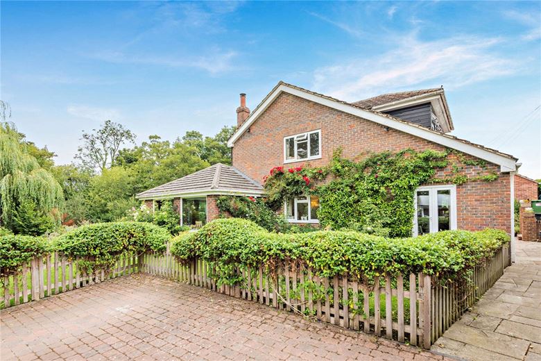 4 bedroom house, Church Street, Kintbury RG17 - Available