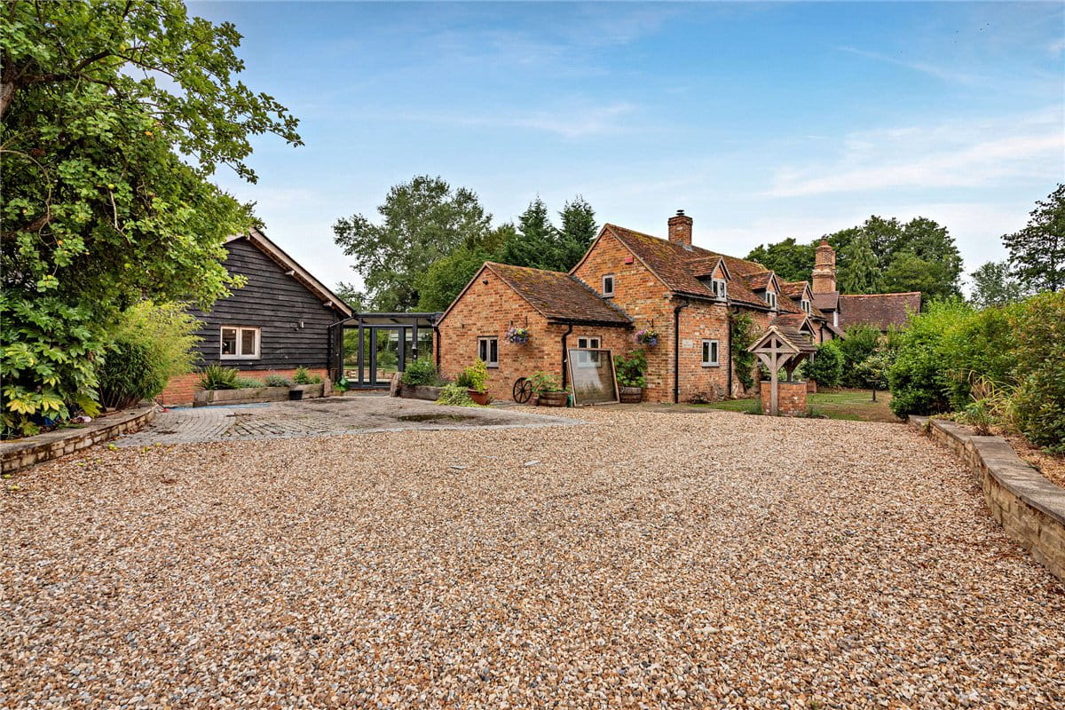 4 bedroom house, Ashford Hill Road, Headley RG19 - Available