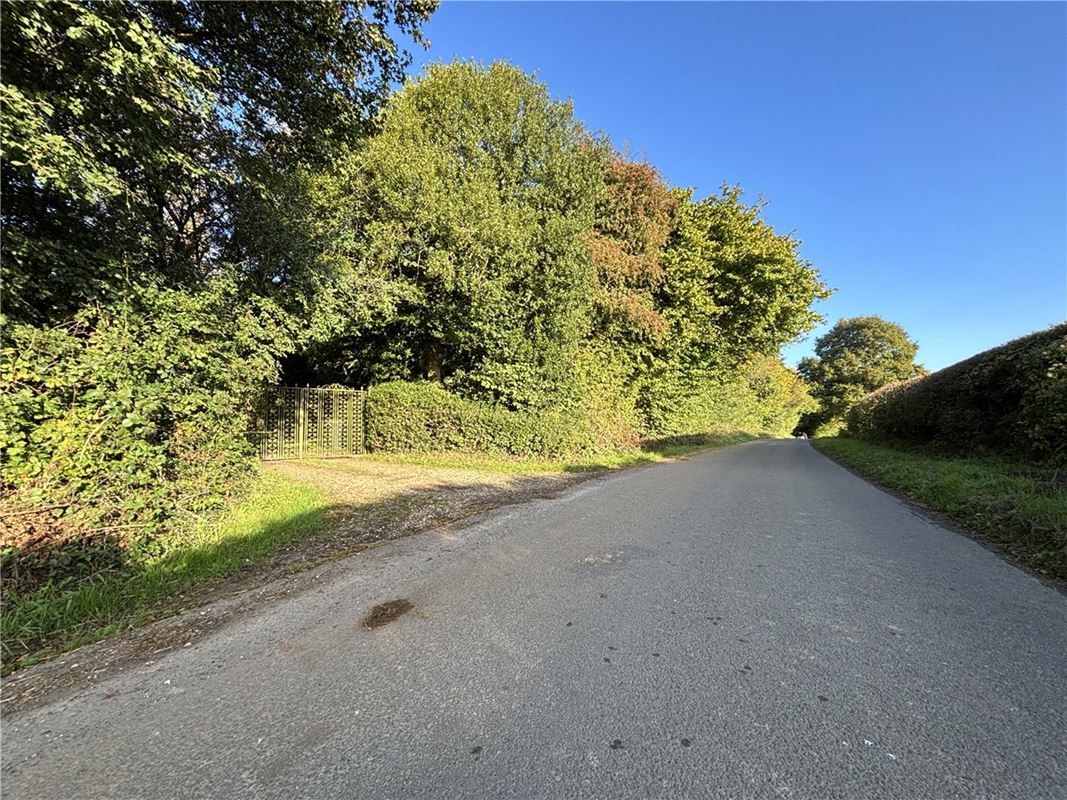 6 bedroom house, Brightwalton, Newbury RG20 - Available