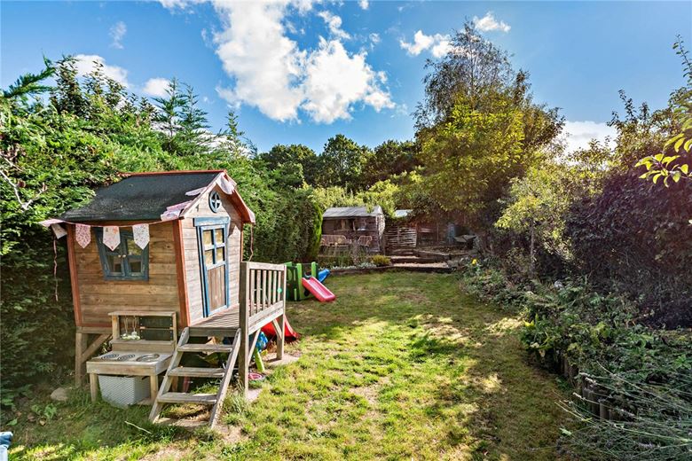 2 bedroom house, Pear Tree Lane, Newbury RG14 - Available