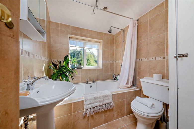 2 bedroom house, Pear Tree Lane, Newbury RG14 - Available