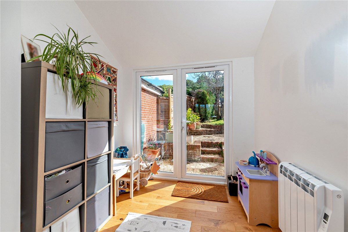 2 bedroom house, Pear Tree Lane, Newbury RG14 - Available