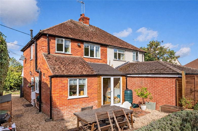 2 bedroom house, Pear Tree Lane, Newbury RG14 - Sold STC