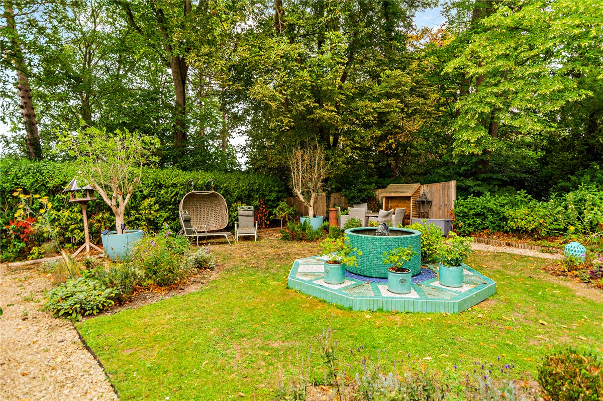 4 bedroom house, Oxford Road, Donnington RG14 - Available