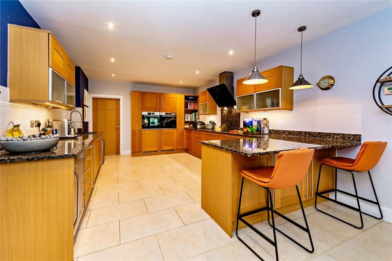 4 bedroom house, Oxford Road, Donnington RG14 - Available