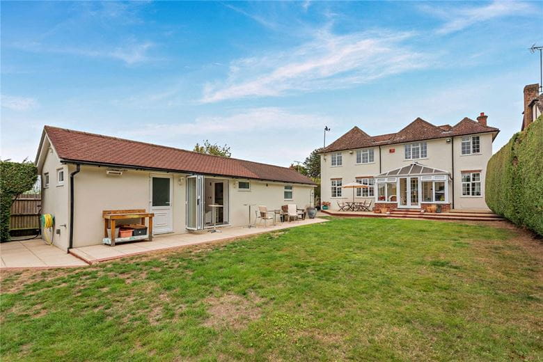 4 bedroom house, Newtown Road, Newbury RG14 - Available