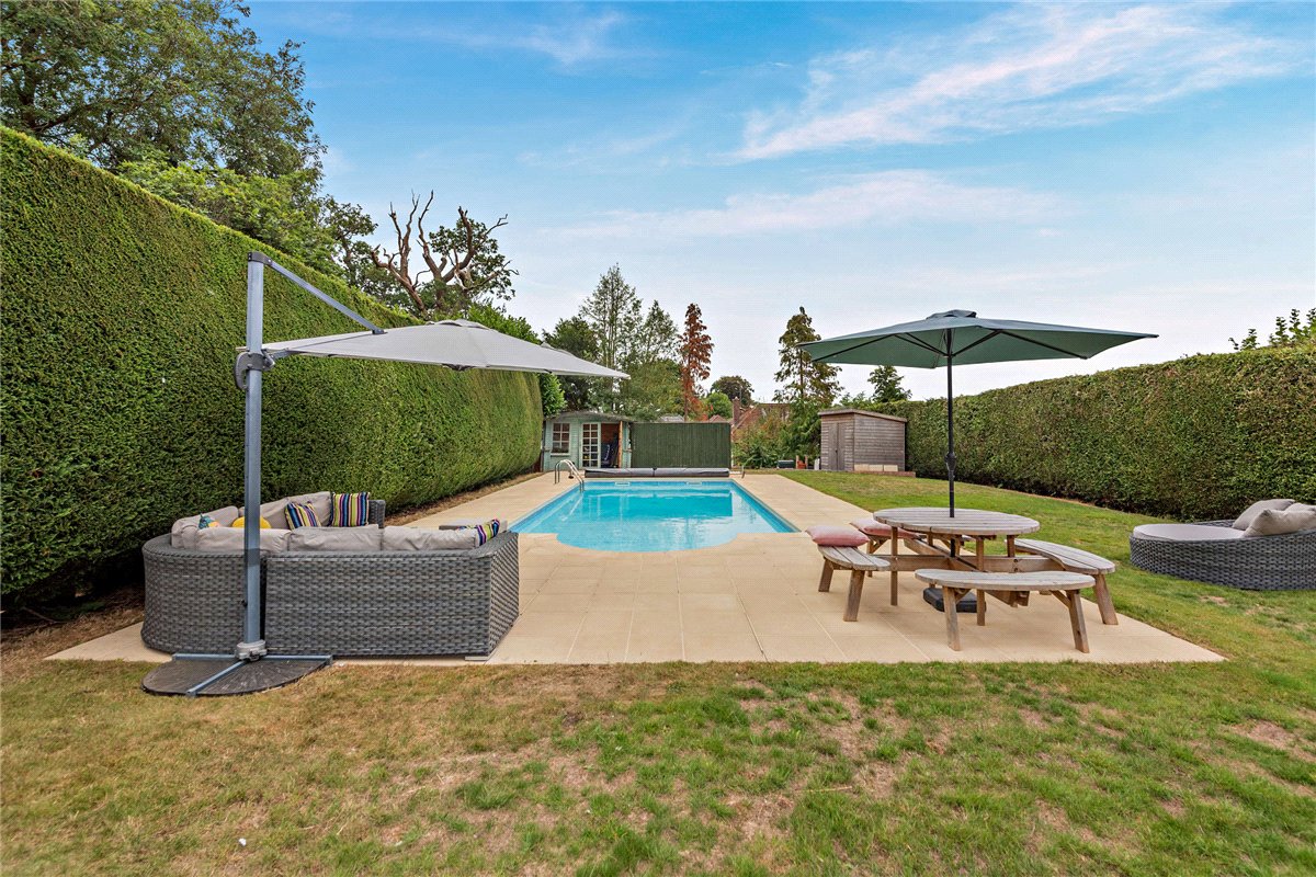 4 bedroom house, Newtown Road, Newbury RG14 - Available