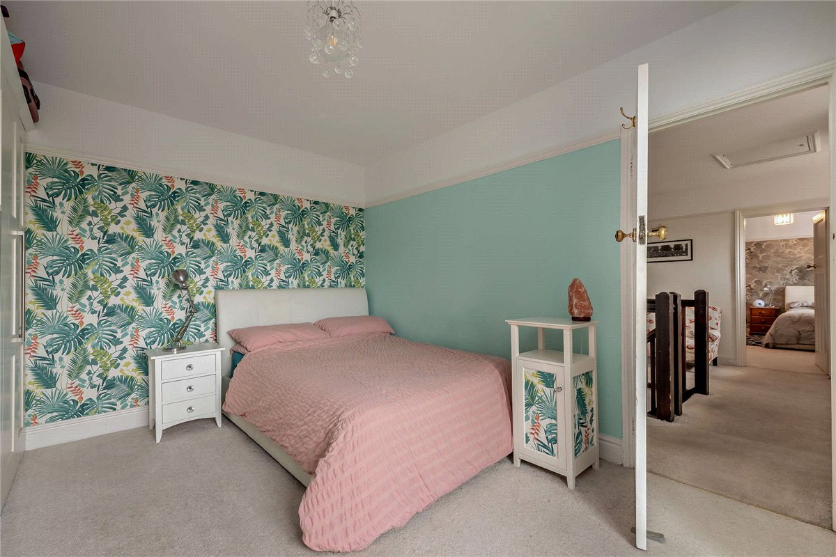4 bedroom house, Newtown Road, Newbury RG14 - Available