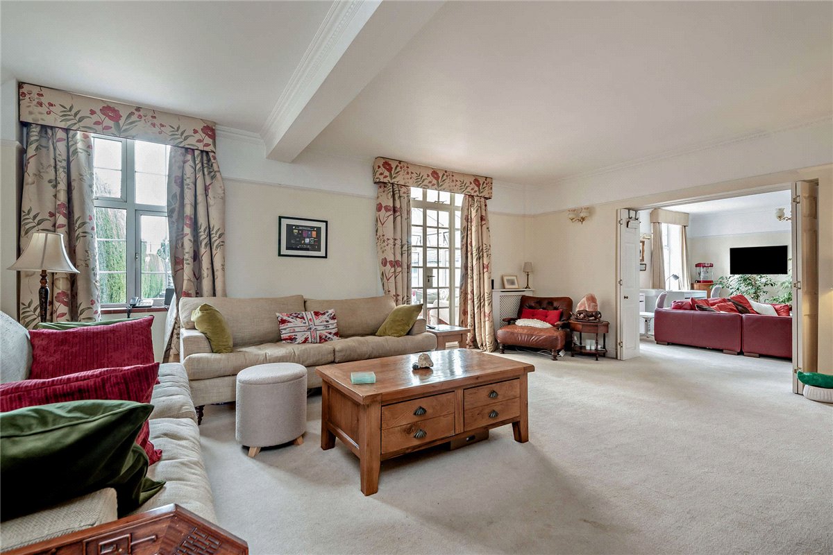 4 bedroom house, Newtown Road, Newbury RG14 - Available