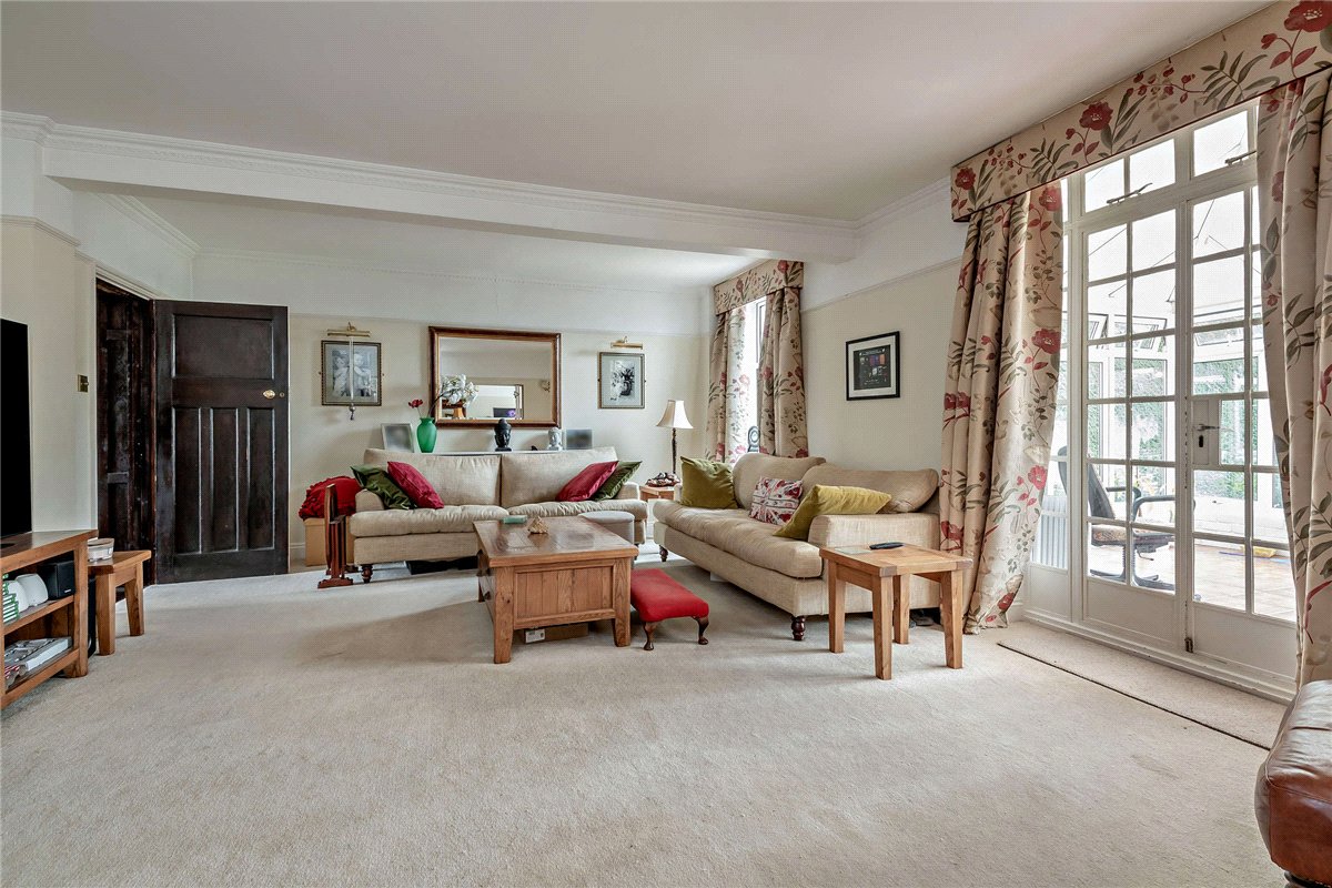 4 bedroom house, Newtown Road, Newbury RG14 - Available