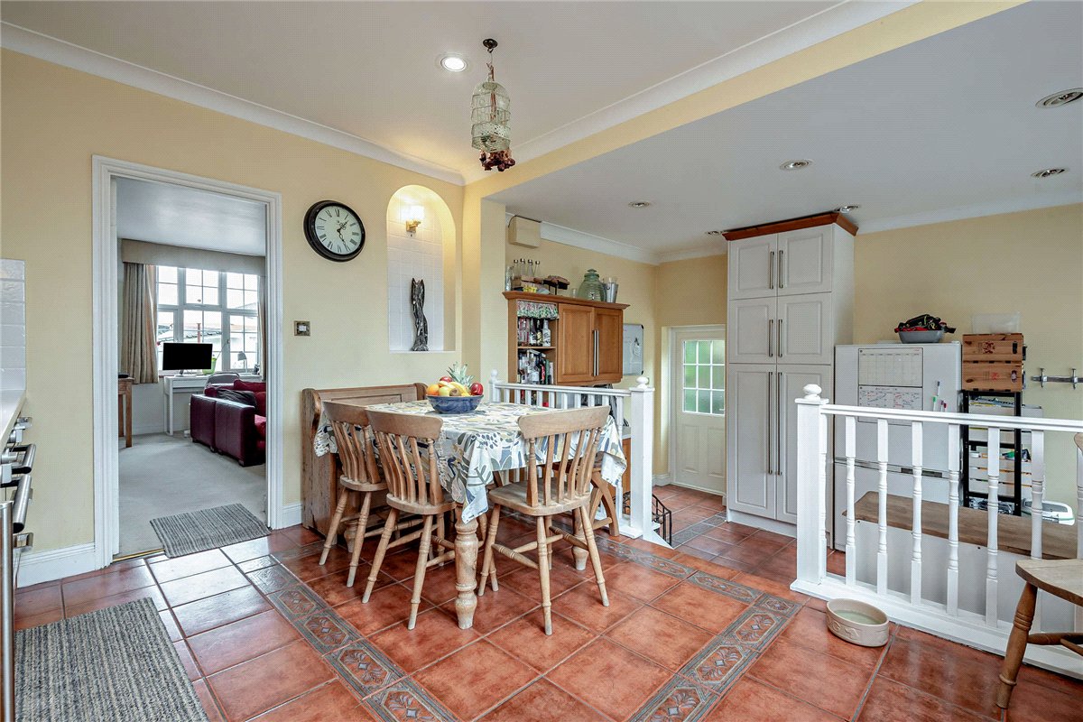 4 bedroom house, Newtown Road, Newbury RG14 - Available