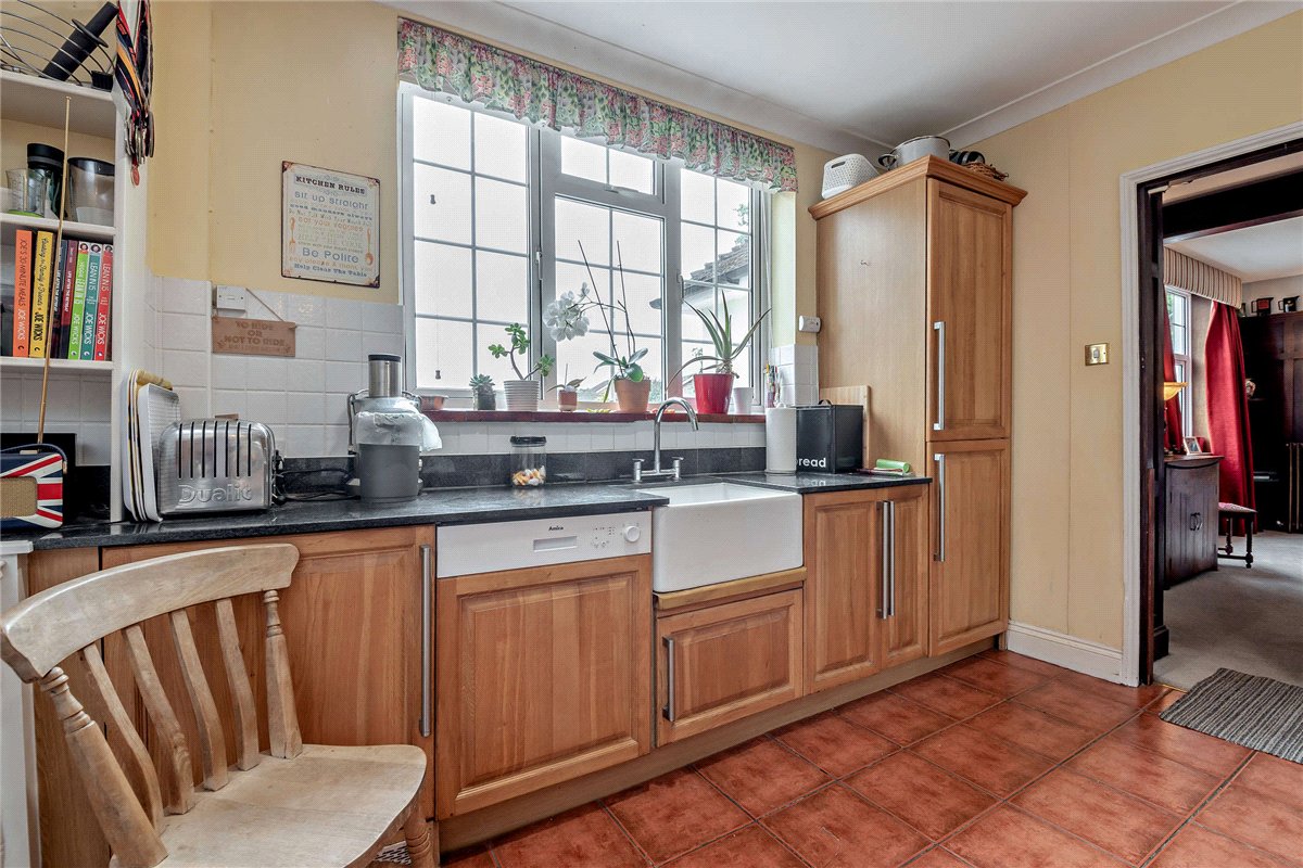 4 bedroom house, Newtown Road, Newbury RG14 - Available