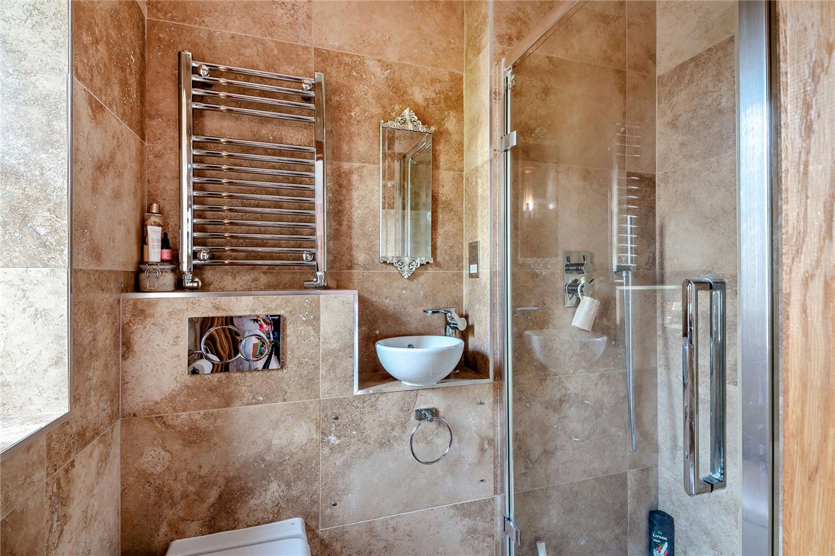 4 bedroom bungalow, Peasemore, Newbury RG20 - Available