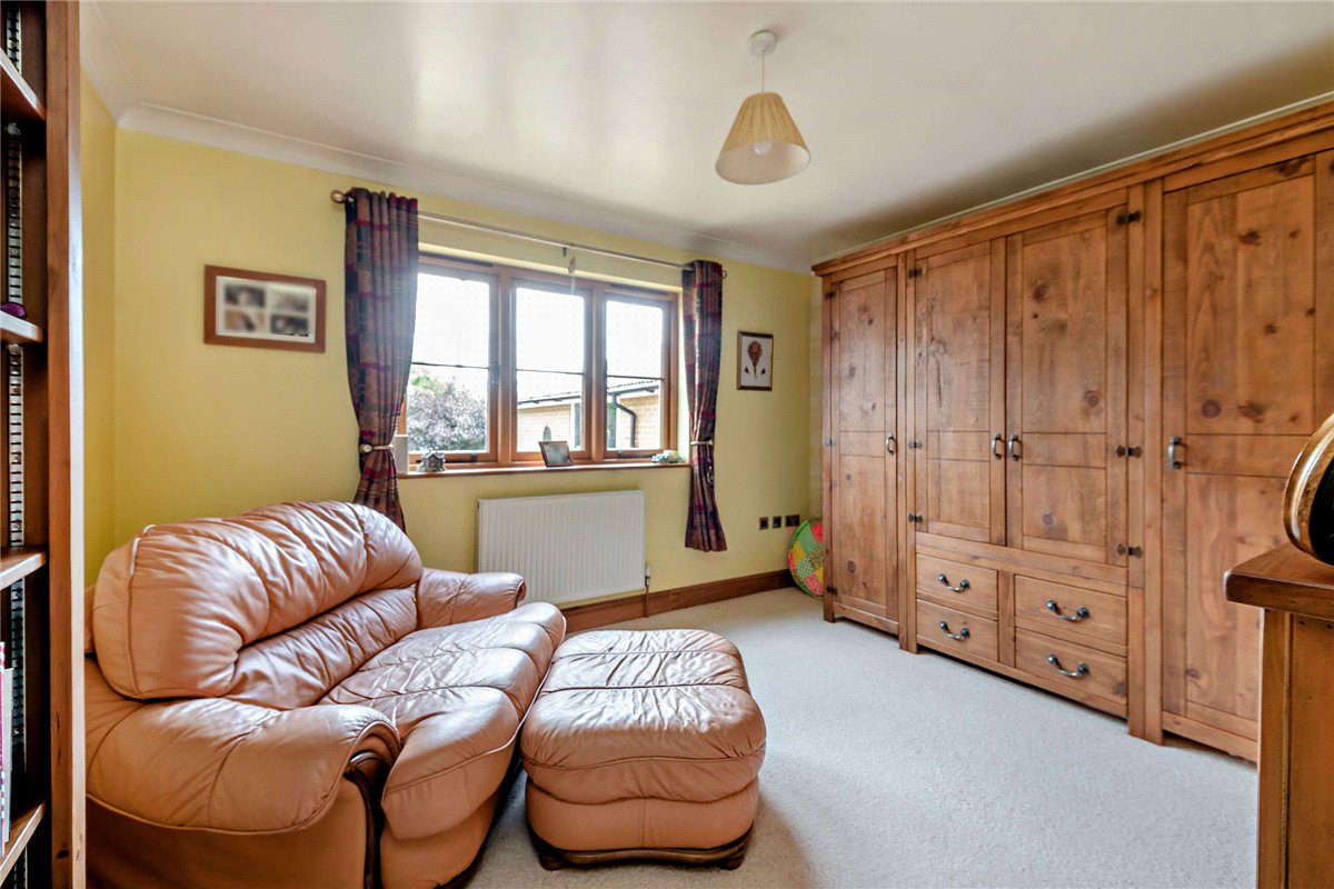 4 bedroom bungalow, Peasemore, Newbury RG20 - Available