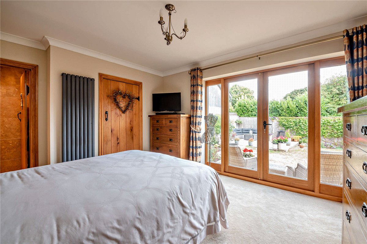 4 bedroom bungalow, Peasemore, Newbury RG20 - Available